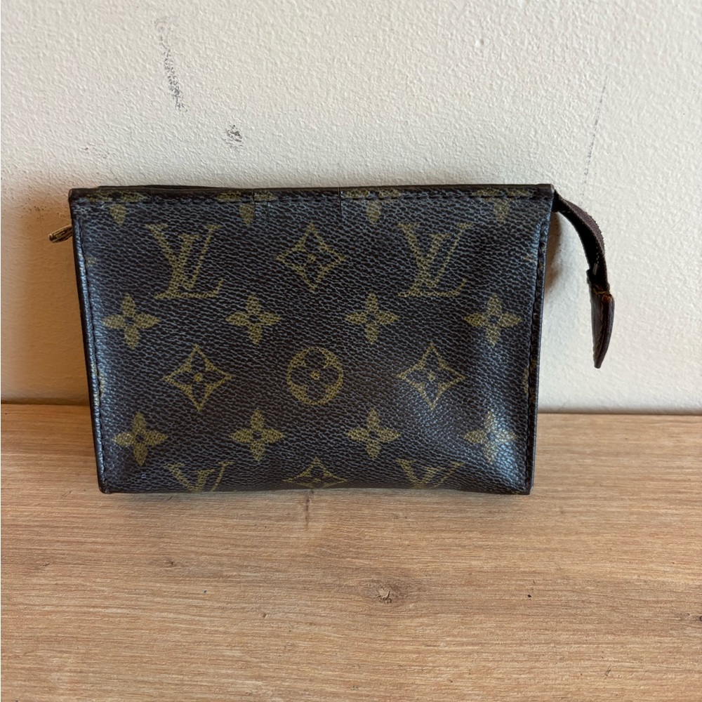 Authentic Louis Vuitton monogram case - image 1